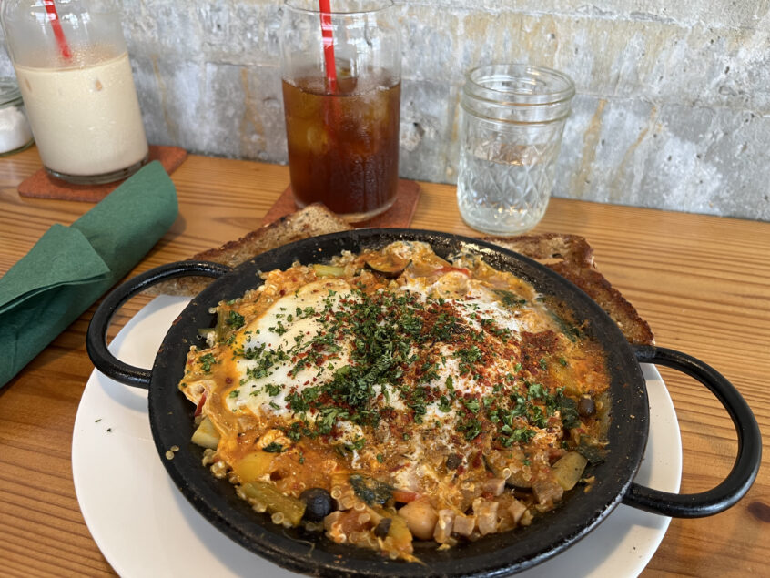 那覇で食べたカフェのシャクシュカ